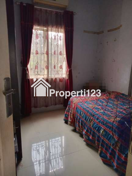 DIJUAL RUMAH 2 LANTAI, BEBAS BANJIR, LOKASI MEDAN JOHOR - 20