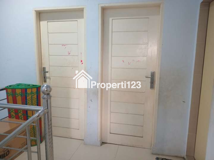 DIJUAL RUMAH 2 LANTAI, BEBAS BANJIR, LOKASI MEDAN JOHOR - 17