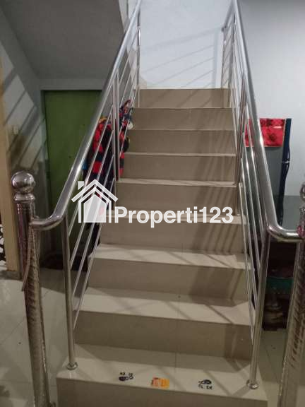 DIJUAL RUMAH 2 LANTAI, BEBAS BANJIR, LOKASI MEDAN JOHOR - 13