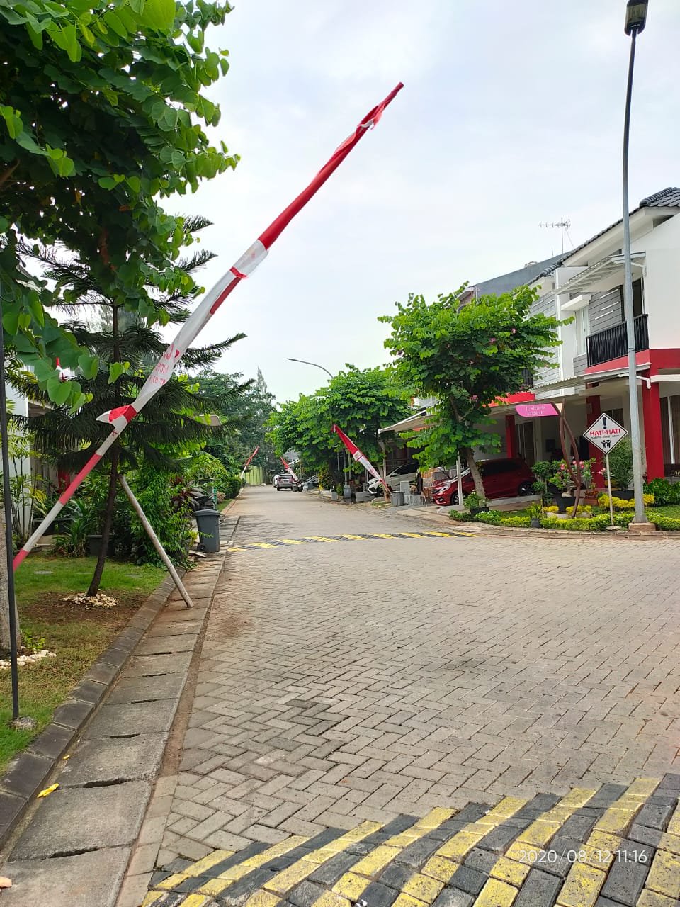 Dijual Cepat Rumah Cash or Over kredit Berlokasi Strategis di Grand Galaxy City Bekasi - 4