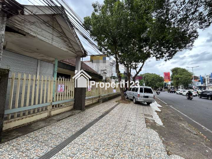 Rumah Strategis POROS JALAN UTAMA Raya Jaksa Agung Suprapto Malang - 2