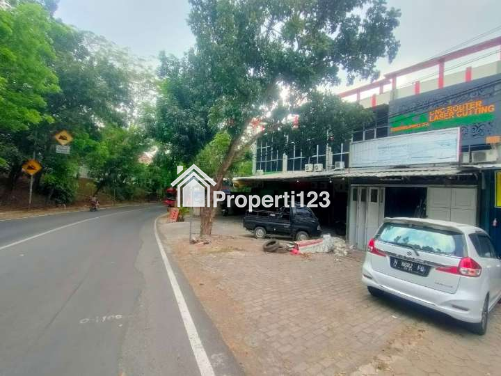 Tanah Nempel Jalan Raya Dekat Swalayan Ramai Manyaran Semarang - 3