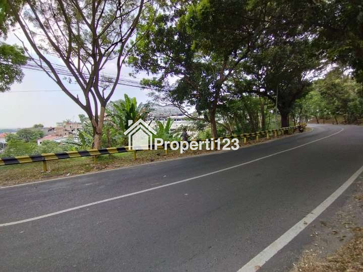 Tanah Nempel Jalan Raya Dekat Swalayan Ramai Manyaran Semarang - 4