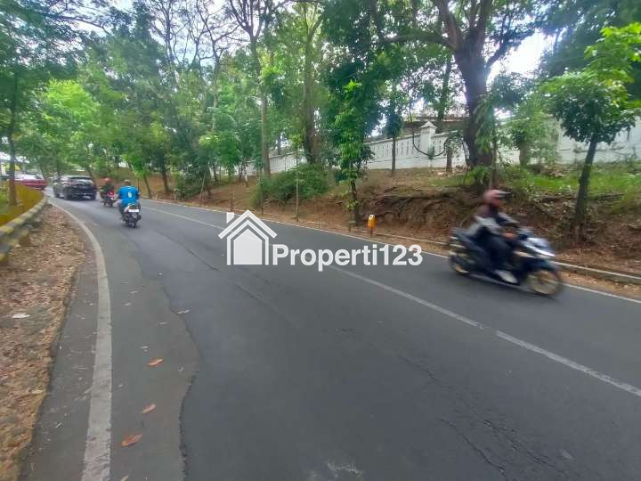 Tanah Nempel Jalan Raya Dekat Swalayan Ramai Manyaran Semarang - 2