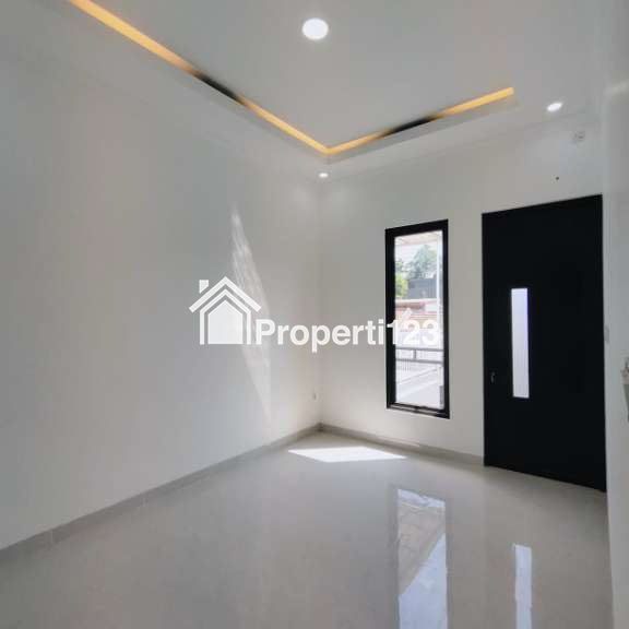 Rumah baru lokasi strategis di Kencana Loka BSD - 9