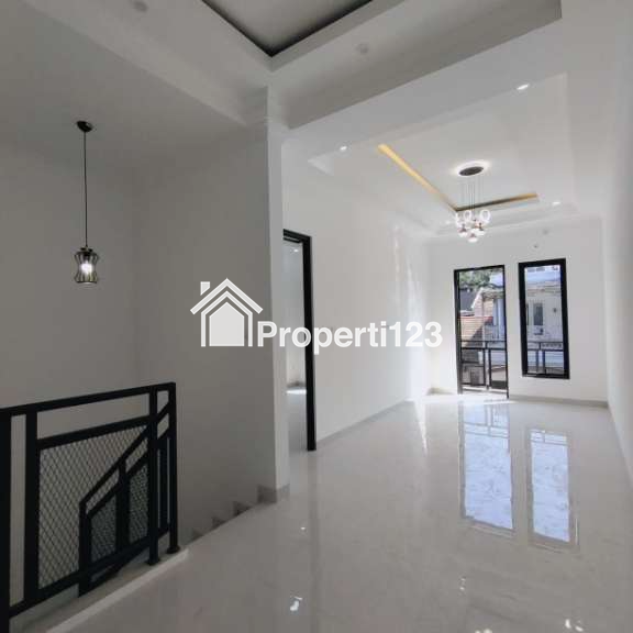Rumah baru lokasi strategis di Kencana Loka BSD - 7