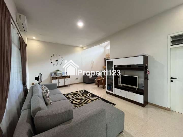 Rumah Ciamik Smart Home Semi Furnished Lokasi Perumnas Gayungan Surabaya Selatan - 2