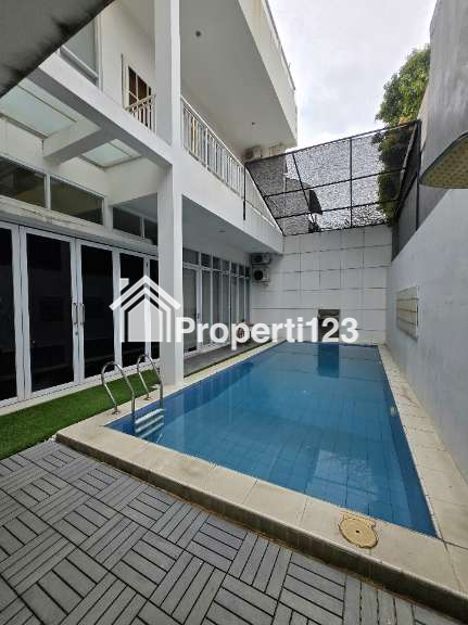Rumah modern plus private pool di Cipinang Kebembem Jaktim - 7