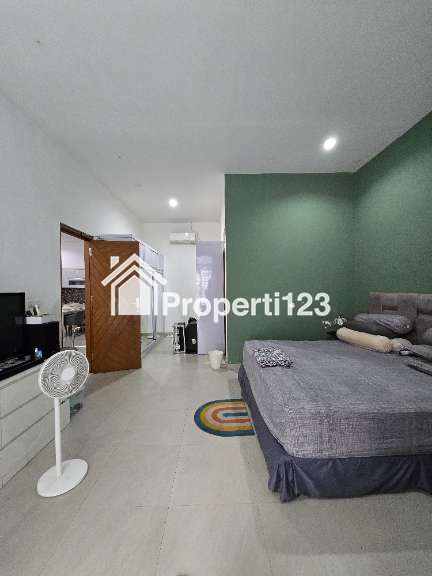 Rumah modern plus private pool di Cipinang Kebembem Jaktim - 11