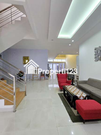 Rumah modern plus private pool di Cipinang Kebembem Jaktim - 2
