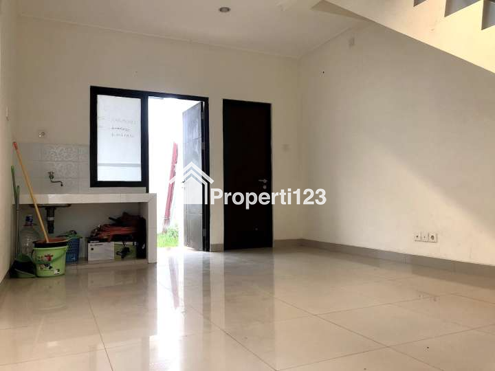 Rumah 2 Lantai Hadap Taman Green Ara Harapan Indah Bekasi - 2