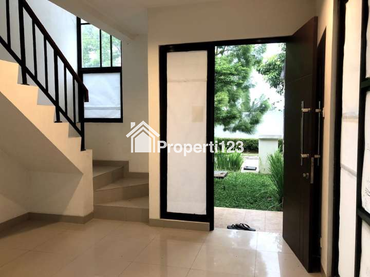 Rumah 2 Lantai Hadap Taman Green Ara Harapan Indah Bekasi - 3