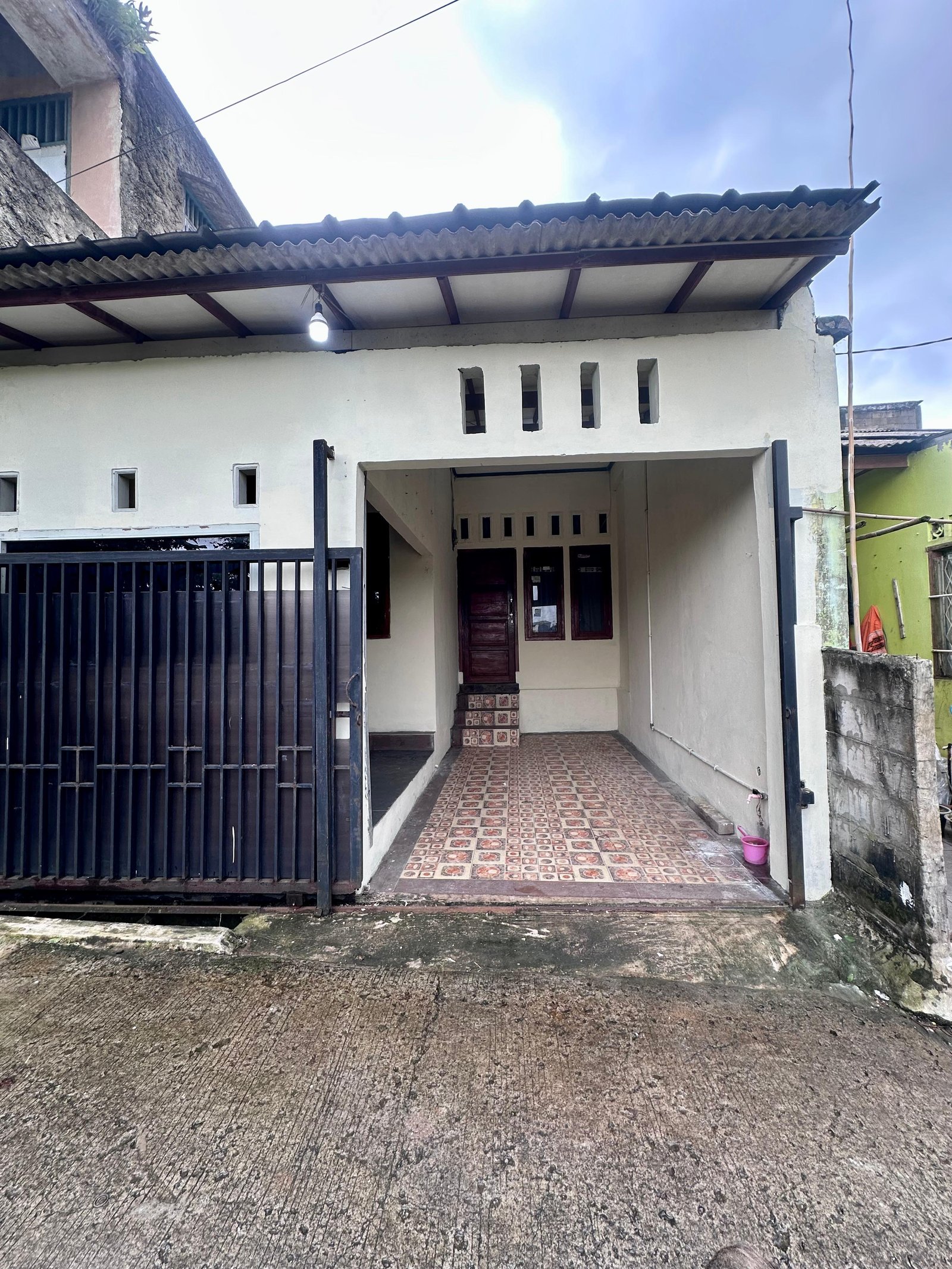 DI JUAL CEPAT - RUMAH SIAP HUNI VILLA PAMULANG - 1