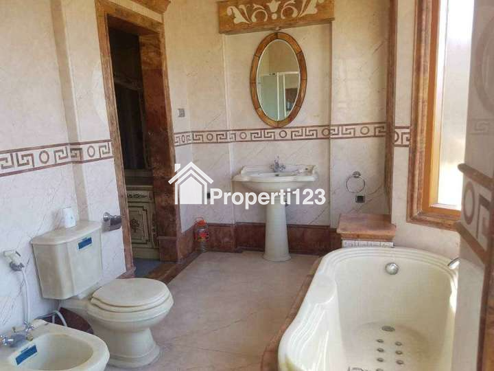 Rumah Mewah Siap Huni di Perumahan Regency 21 Jl. Arief Rahman Hakim Sukolilo Surabaya - 5