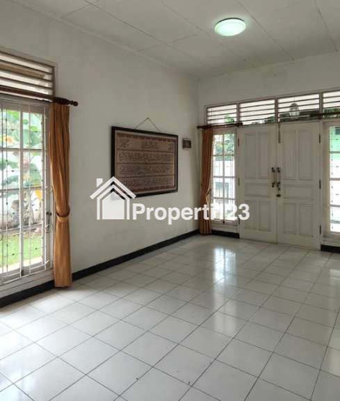 Rumah Hoek Hadap Taman Komplek Jatiwaringin Asri Pondok Gede Bekasi - 5