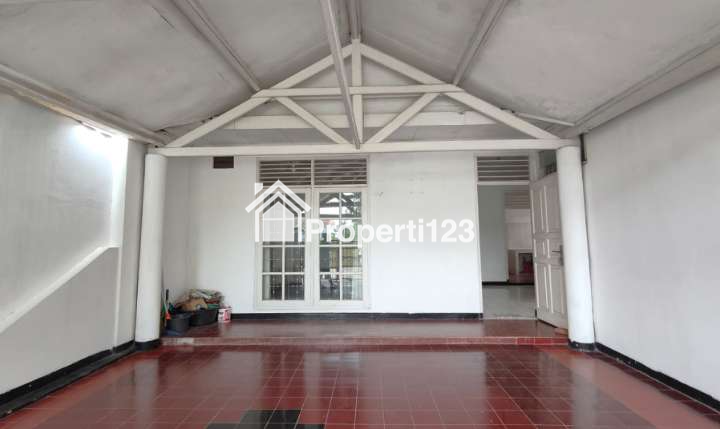 Rumah Hoek Hadap Taman Komplek Jatiwaringin Asri Pondok Gede Bekasi - 2
