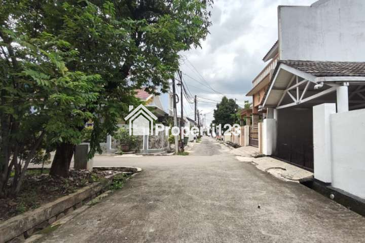 Rumah Hoek Hadap Taman Komplek Jatiwaringin Asri Pondok Gede Bekasi - 14