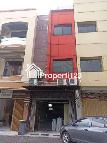 Ruko Full Furnished 3 Lantai 0 Jalan Raya Strategis di Tengah Kota Lokasi Klampis Surabaya - 2