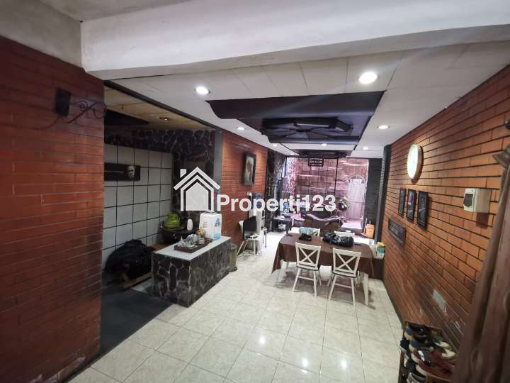 Rumah Usaha Siap Huni Nol Jalan Raya Lokasi Strategis Di Pusat Kota Surabaya Dekat RKZ Darmo - 2