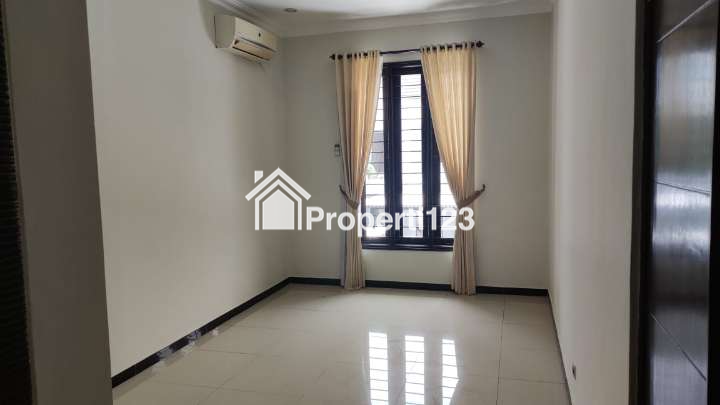 Disewakan Rumah Baru Renovasi Lokasi Citraland SUrabaya Barat - 2