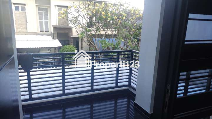 Disewakan Rumah Baru Renovasi Lokasi Citraland SUrabaya Barat - 4