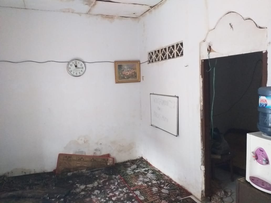 Dijual Rumah Sangat Murah Strategis Cocok untuk Usaha di Jakarta Barat perbatasan dgn Jakarta Pusat - 3