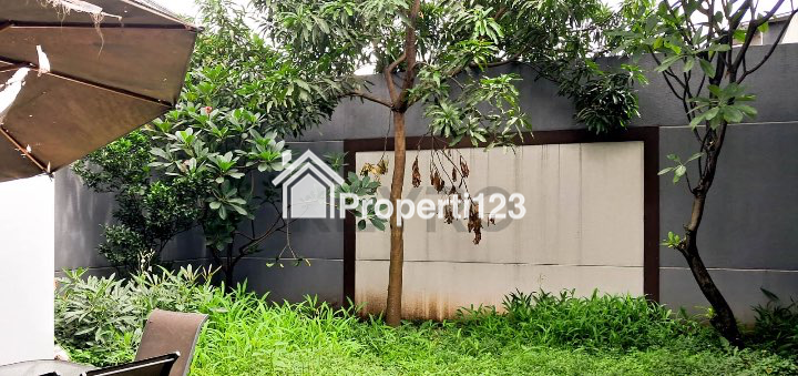 Jual Rumah Kawasan Batununggal Siap Huni - Terdapat Taman & Garasi - 4