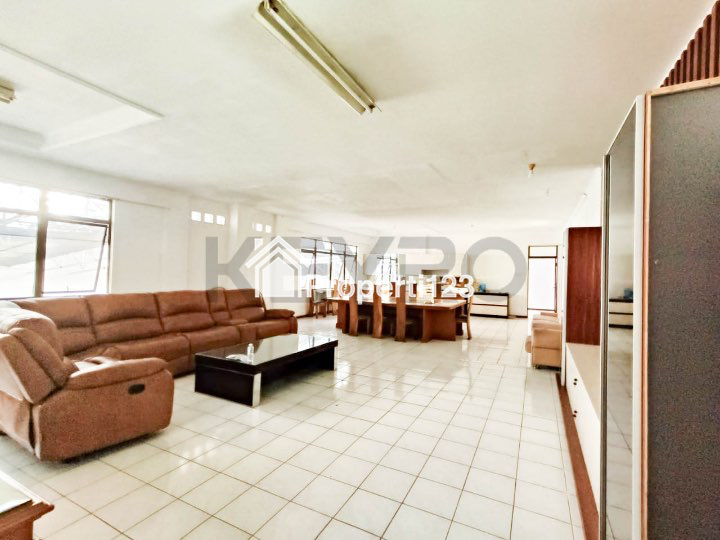 Sewa Ruko Rendeng 3 Lantai Parkir Luas di Batununggal – Lokasi Ramai - 9