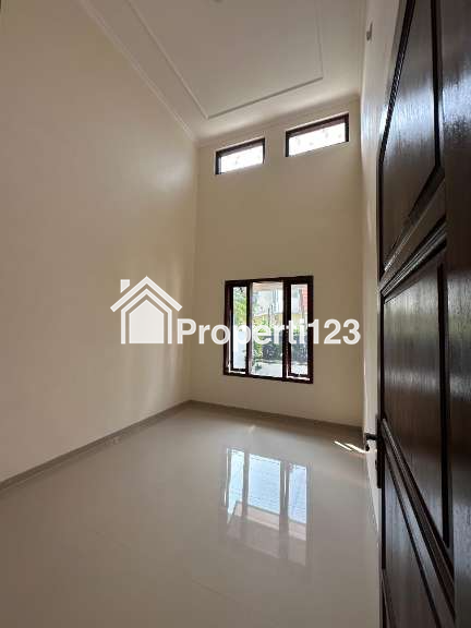 RUMAH BARU 2 LANTAI SIAP HUNI LOKASI STRATEGIS DI ARAYA MALANG - 4