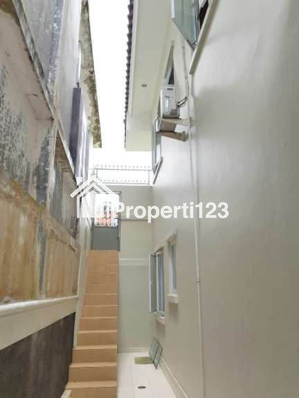 DIJUAL RUMAH LT369 SENTUL CITY - 3