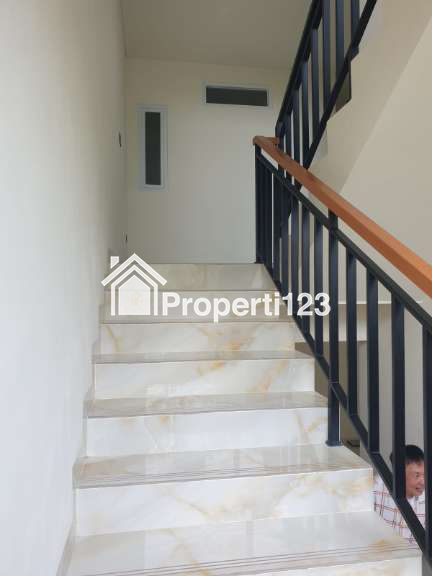 Rumah Mewah Modern Desain Siap Huni Eminent Vivacia Posisi Hook - 6