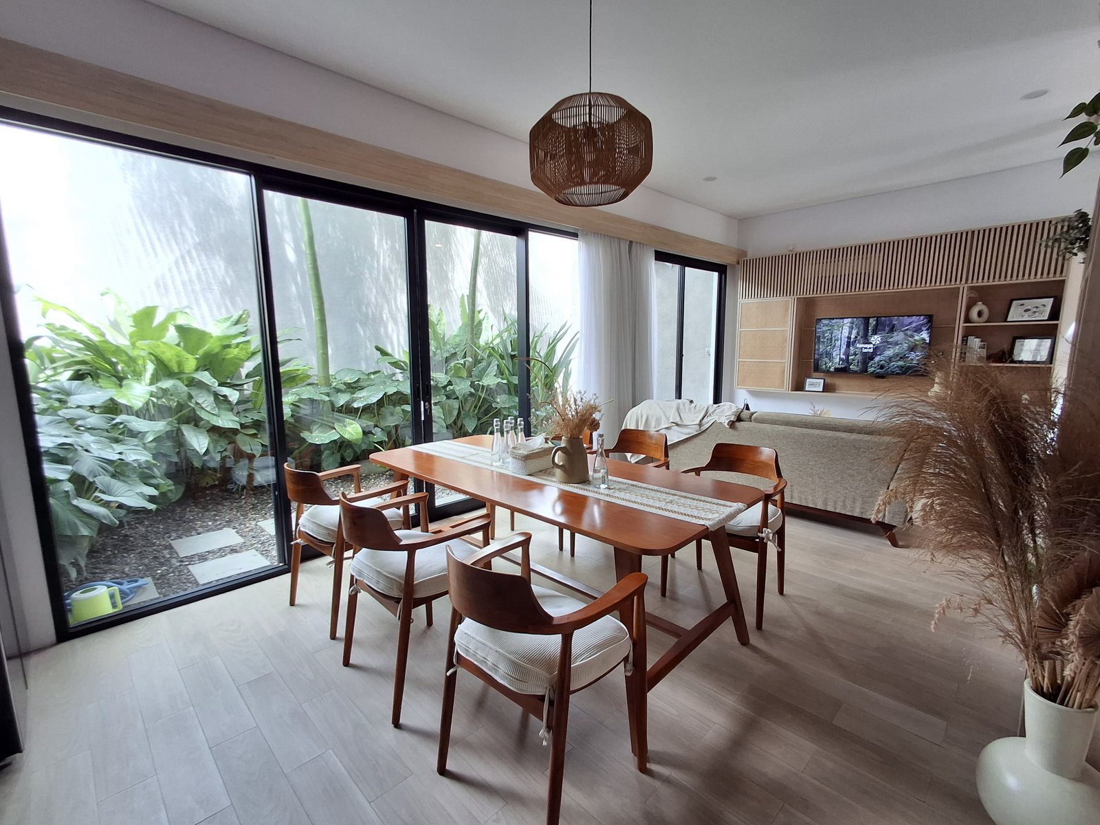 Rumah Megah Dalam Perumahan elit Belakang Transhome Type 130/126m2 Harga 2.385 Miliar Siap KPR - 5