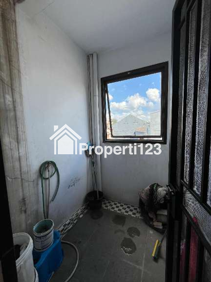 Rumah 2 Lantai Siap Huni di Taman Cibodas, Kota Tangerang - 3