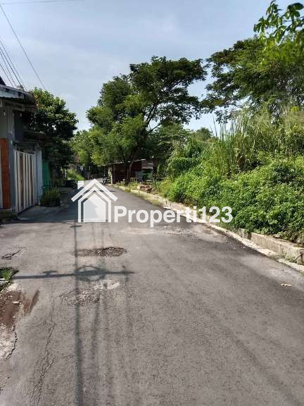 Tanah Nempel Jalan Lingkungan Di Tengah Kota Semarang Dua Langkah Ke Rs Primaya - 5