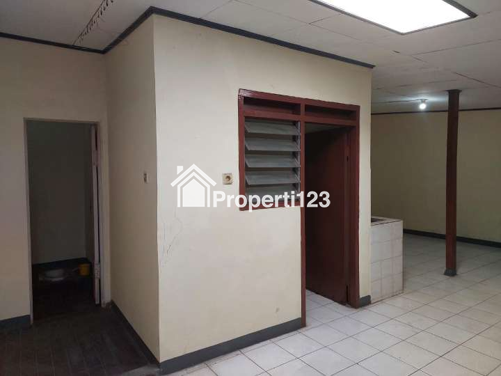 Dijual rumah lokasi Jl. Sriwijaya Raya no 7 perum 3 Karawaci Tangerang - 9