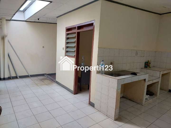 Dijual rumah lokasi Jl. Sriwijaya Raya no 7 perum 3 Karawaci Tangerang - 8