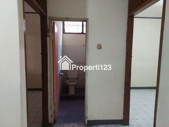 Dijual rumah lokasi Jl. Sriwijaya Raya no 7 perum 3 Karawaci Tangerang - 7