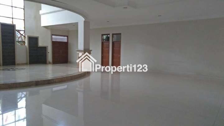 RUMAH MEWAH TANAH LUAS SUPER MURAH VIEW TAMAN DI SAYAP Jl. SUPRATMAN BANDUNG - 13