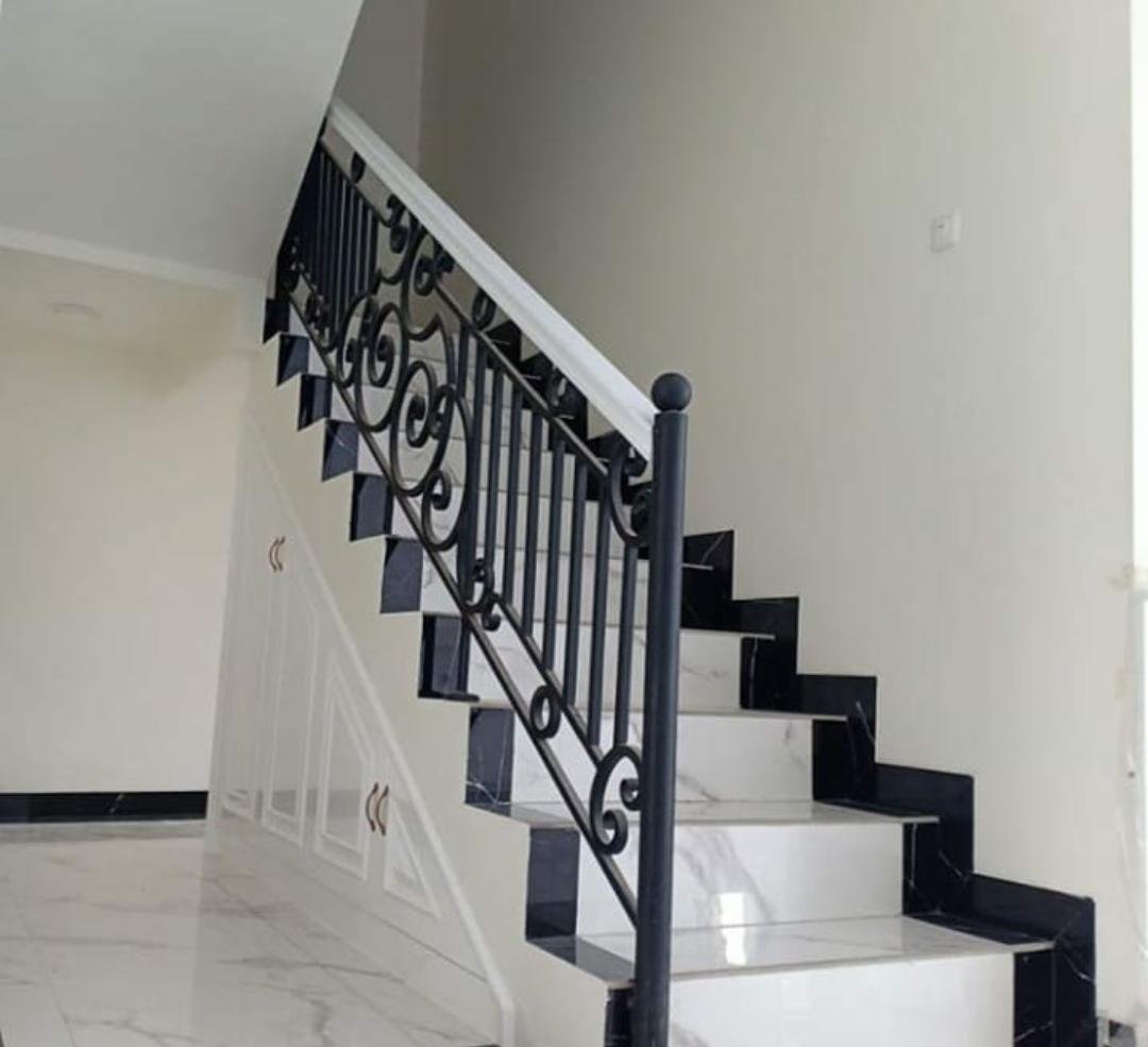 Dijual Rumah Dengan Kolam Renang di Komplek Kav DKI Jagakarsa Jakarta Selatan - 7