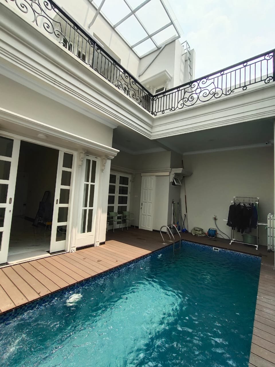 Dijual Rumah Dengan Kolam Renang di Komplek Kav DKI Jagakarsa Jakarta Selatan - 3