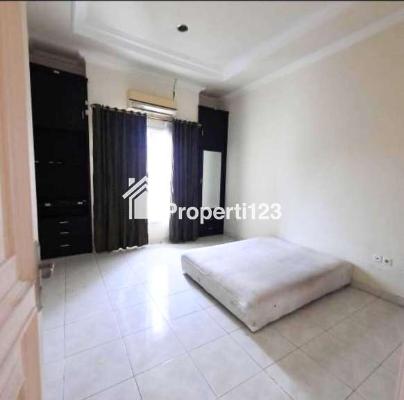 Dijual / Disewakan Rumah Full Renovasi Lokasi Tenggilis Surabaya - 5