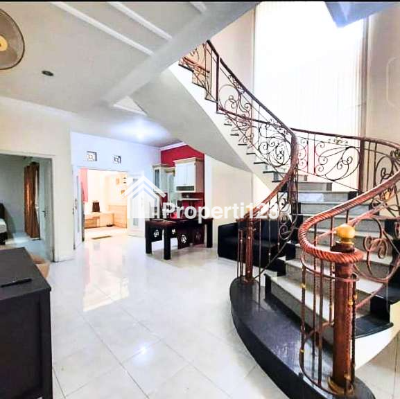 Dijual / Disewakan Rumah Full Renovasi Lokasi Tenggilis Surabaya - 4