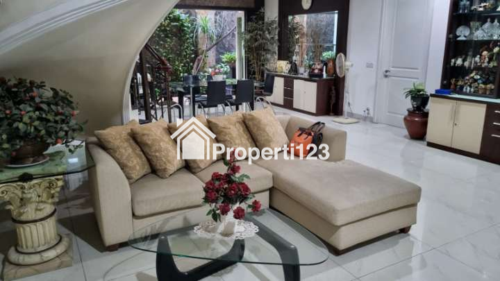 Rumah Mewah Furnished Siap Huni Lokasi Perumahan Regency 21 Surabaya - 5