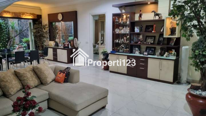 Rumah Mewah Furnished Siap Huni Lokasi Perumahan Regency 21 Surabaya - 6