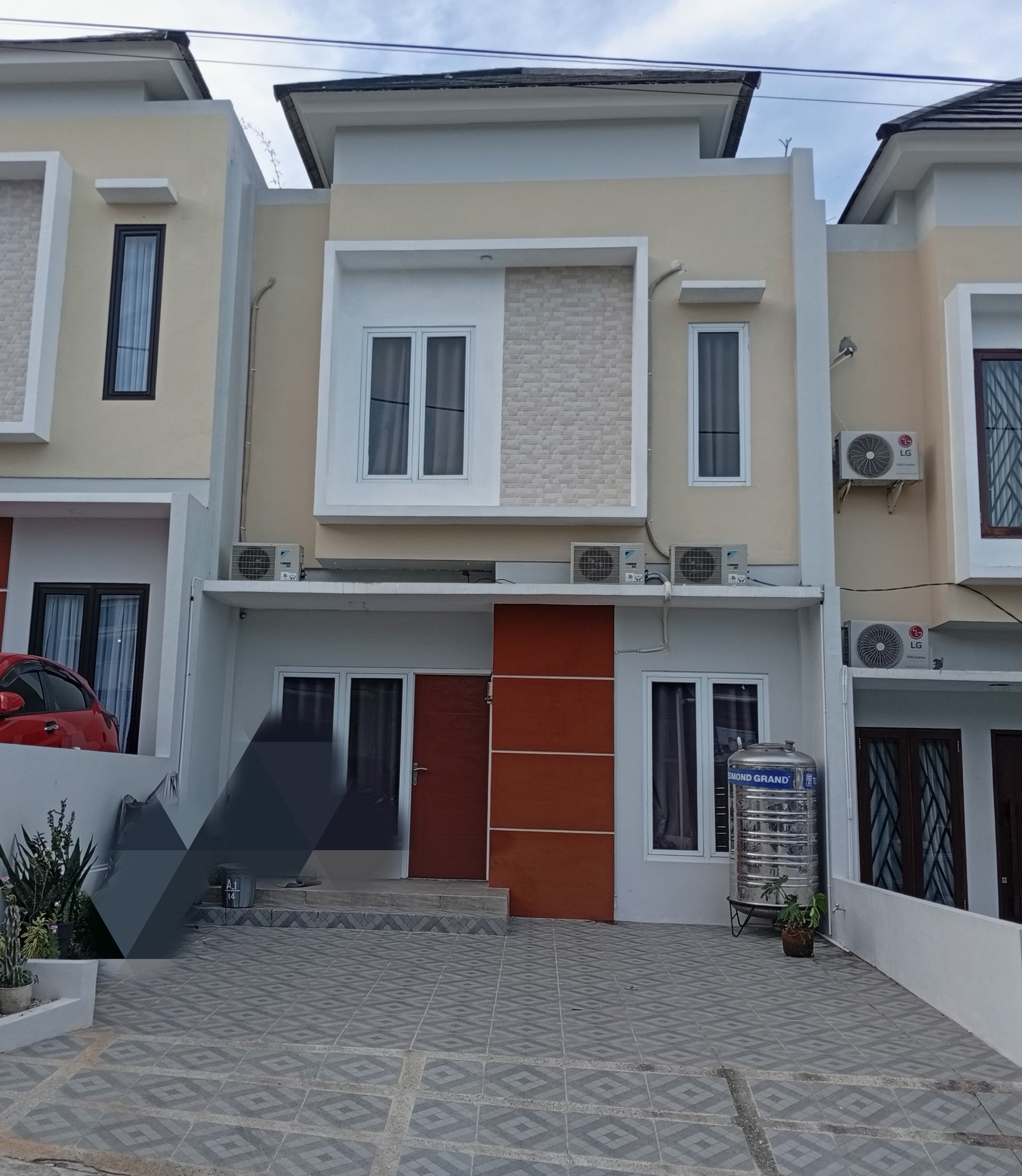 Rumah baru lokasi strategis di tengah kota - 6