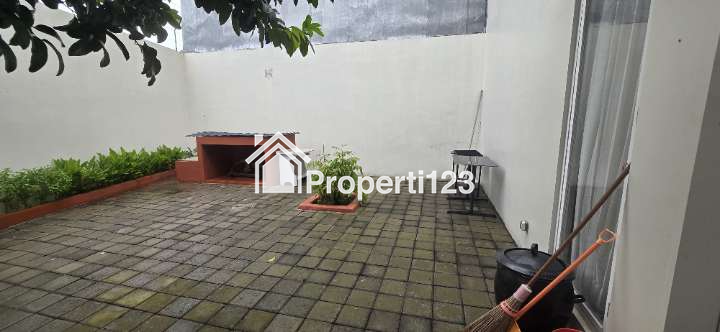 Dijual cepat Rumah Semi Furnish di Perumahan Royal Residence Wiyung Surabaya - 4