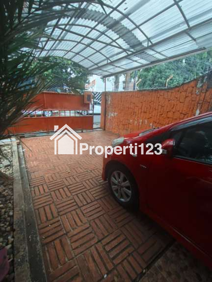 Rumah 2 Lantai Lokasi Premium  Area S Parman Jakarta Barat - 1