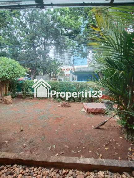 Rumah 2 Lantai Lokasi Premium  Area S Parman Jakarta Barat - 2