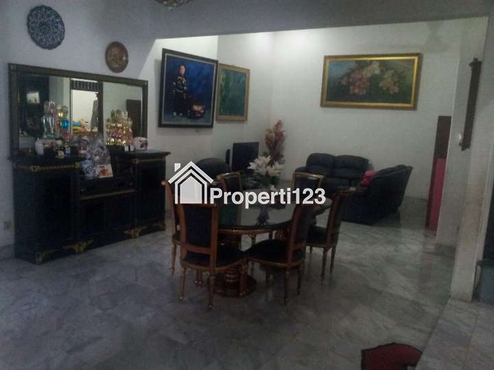 Dijual Cepat Rumah Mewah 2 Lantai di Jatiwaringin – Lokasi Strategis, Kolam Renang & Marmer Full! - 3