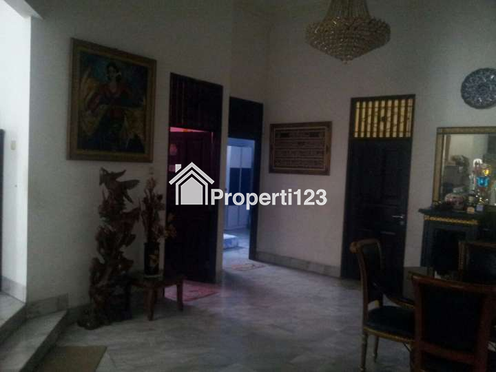 Dijual Cepat Rumah Mewah 2 Lantai di Jatiwaringin – Lokasi Strategis, Kolam Renang & Marmer Full! - 5
